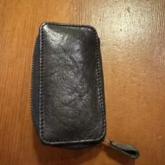 レザー製 黒いキーケース ファスナー付き