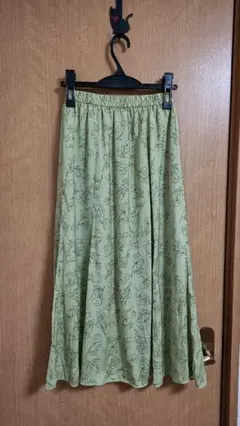 GU　サテンマーメイドフレアスカート