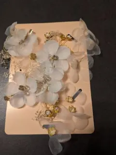 白い花のヘアアクセサリー