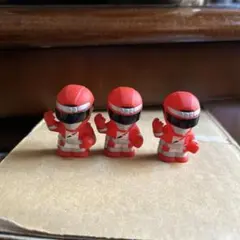 赤い戦隊ヒーロー風フィギュア 3体セット