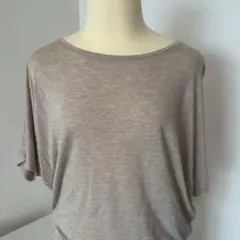ヴィンス　ベージュ Tシャツ　トップス　Sのサムネイル