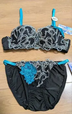 B65 ブラック✕花柄　大人系インナーセット
