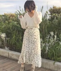 【最終価格】花柄　クルミボタン　スカート