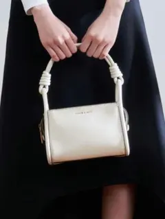 チャールズアンドキース　ノッティドハンドル ボクシーバッグのサムネイル