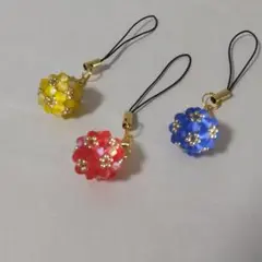 花手毬　ソロバン型ガラスビーズ使用　ストラップ　チャーム　３個セット　品番15番