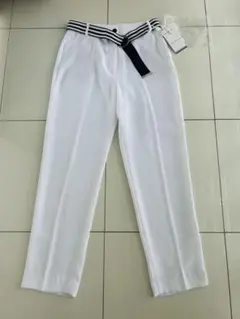 新品タグ付きTommy Hilfiger ホワイト ベルト付きパンツ