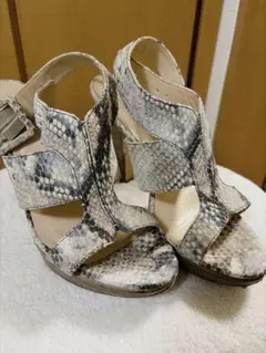 BARNEYS NEWYORK パイソン柄 ハイヒール サンダルのサムネイル