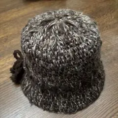 茶色とグレーのバケットハット