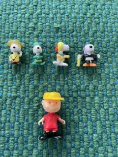 スヌーピー　ミニフィギュア4体+おまけチャーリーブラウンセット売り