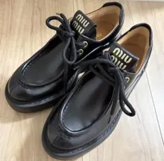 miu miu ブラック レースアップ ローファー　37のサムネイル