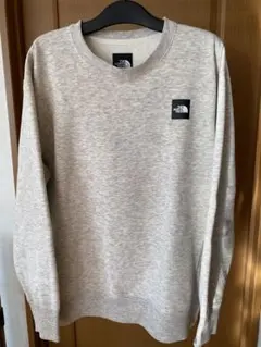 ノースフェイス　スクエアロゴクルーネック　スウェット　裏起毛　グレー
