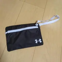 Under Armour 黒ポーチ ファスナー付き