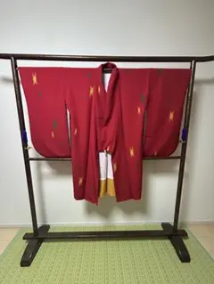 【美品】二尺袖着物 ポリエステル 赤 卒業式 成人式　袴　フォーマルのサムネイル