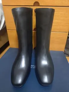 【新品】ブラックミディアム丈ブーツ ジッパー