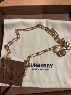 BURBERRY ネックレス ゴールドカラー パール チャーム - メルカリ