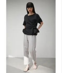 Tストラップサンダル