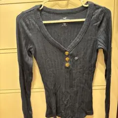 Hollister ネイビーVネック長袖Tシャツ