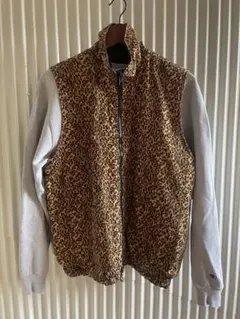 ヒョウ柄ベスト
