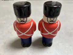 フライングタイガー ロンドン兵隊 ソルト＆ペッパー 2個セットのサムネイル