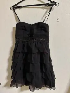 黒のフリルミニドレス ビーズ装飾付き