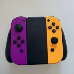 Switchのコントローラー、joy-conグリップ。オレンジのボタンゴム無し