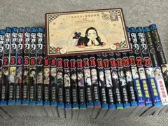 鬼滅の刃 全巻セット 1-23巻＋公式ファンブック1冊＋映画特典2冊 鬼滅の刃 全巻セット 1〜23巻＋公式ファンブック2冊＋映画特典 - メルカリ
