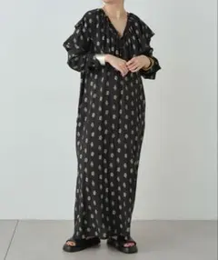 Omekashi フリルカラーロングワンピースのサムネイル