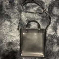 黒い合成皮革ショルダーバッグのサムネイル