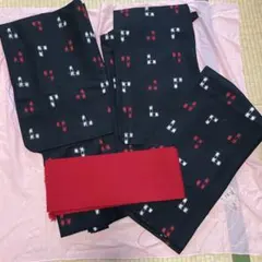 黒地 赤白絣 ウールアンサンブル着物 半幅帯付き