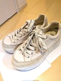 【人気】UGG アグ スニーカー 26cm 厚底 ベージュ オフホワイト