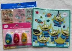 ＜FEILER＞「スペースクレーン」ハンカチ＆ディズニーグッズ（メモ帳＆糊）