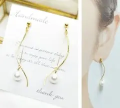 ゴールドツイストウェーブ×ホワイトパール　ハンドメイドピアス・イヤリング