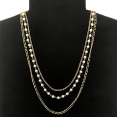 ゴールドチェーン×2とパールの3連ネックレス