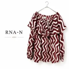 RNA-N オフショルダーブラウス 総柄 ジグザグ柄 フリル ギャザー 赤のサムネイル
