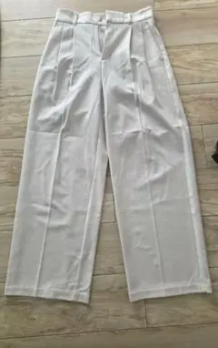 GU タックワイドパンツ