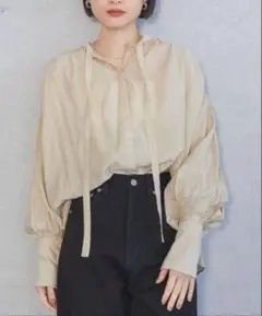 美品apart by lowrys アパートバイローリーズ　ボウタイブラウス