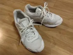 ASICS ホワイト スニーカー
