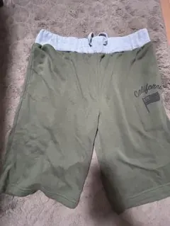 橄欖綠短褲 加州印花