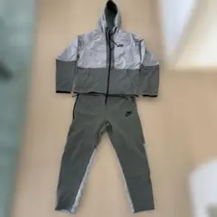 NIKE ナイロン セットアップ 虹色ロゴ上(M).下(M)【美品】 - メルカリ