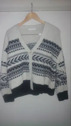 Vネック　カーディガン　柄物　白黒　サイズフリー