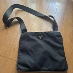 PRADAプラダ 斜めがけショルダーバッグ サフィアーノ