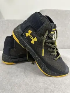 UNDER ARMOUR バスケットボールシューズのサムネイル