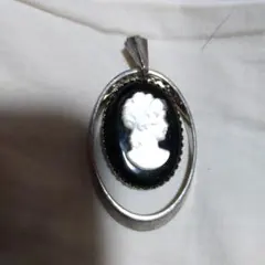 カメオ風ヴィンテージネックレス