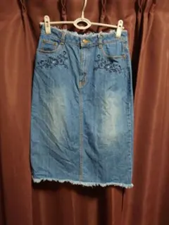 刺繍デニムタイトスカート