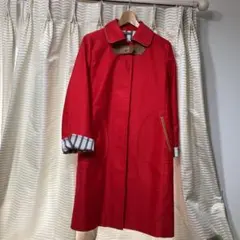 トミーヒルフィガーの赤いコート