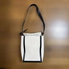 ZARAベージュ 巾着スタイル ショルダーバッグ