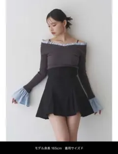 MERCURYDUO 異素材フリルオフショルリブニット チャコールグレー