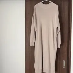ベージュ ニットワンピース 長袖