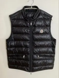 MONCLER ブラック ダウンベスト