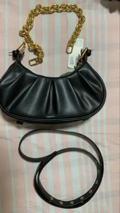 CHARLES&KEITHのサムネイル